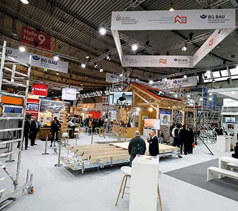 Messestand der BG BAU auf der DACH+HOLZ.