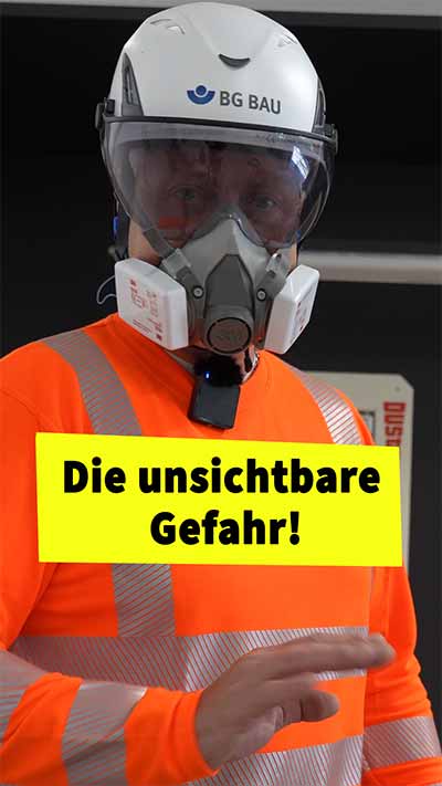 Eine Person mit Schutzausrüstung gegen Staub.